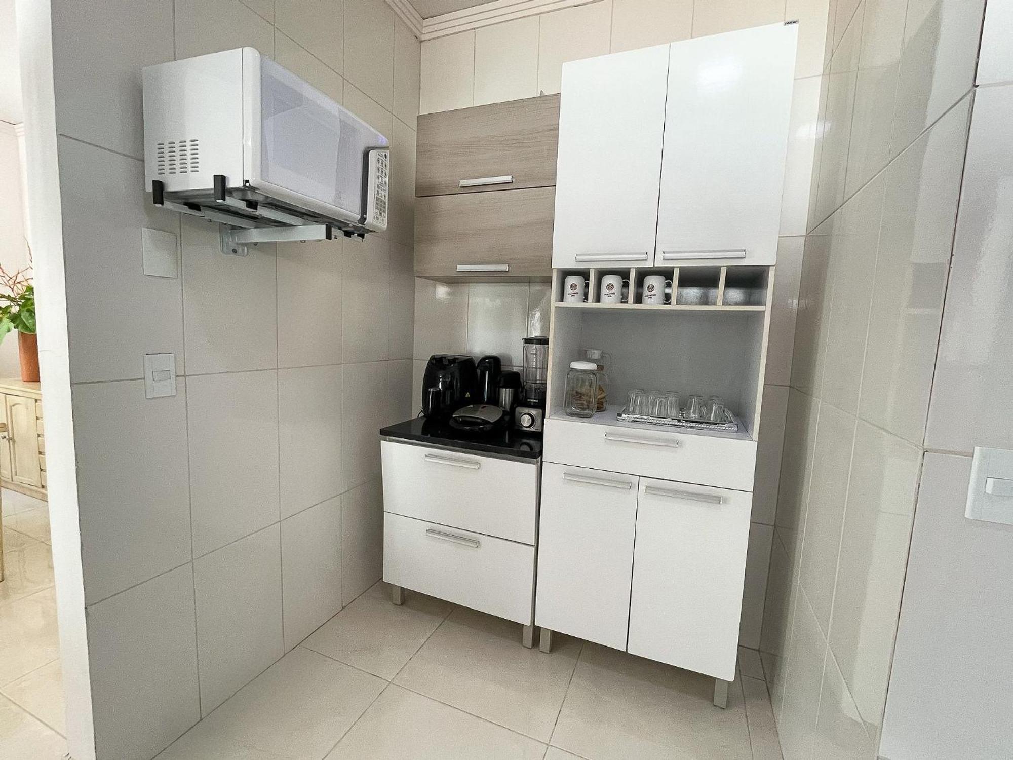 Casa Privativa De 3 Quartos Com Piscina Com Aquecimento Solar A 800m Praias De Taperapuan, Ar Condicionado, Wifi 110mbps, Churrasqueira, Garagem 02 Carros