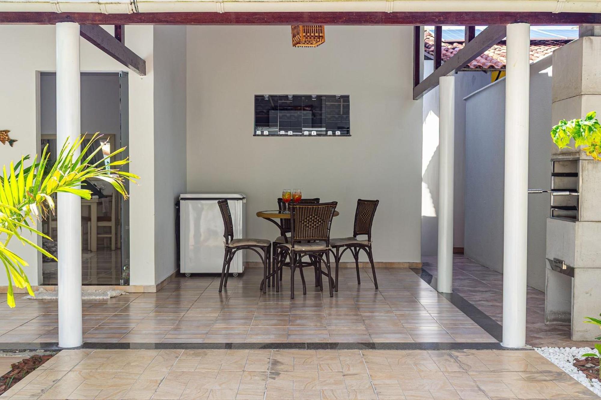 Casa Privativa De 3 Quartos Com Piscina Com Aquecimento Solar A 800m Praias De Taperapuan, Ar Condicionado, Wifi 110mbps, Churrasqueira, Garagem 02 Carros * Porto Seguro