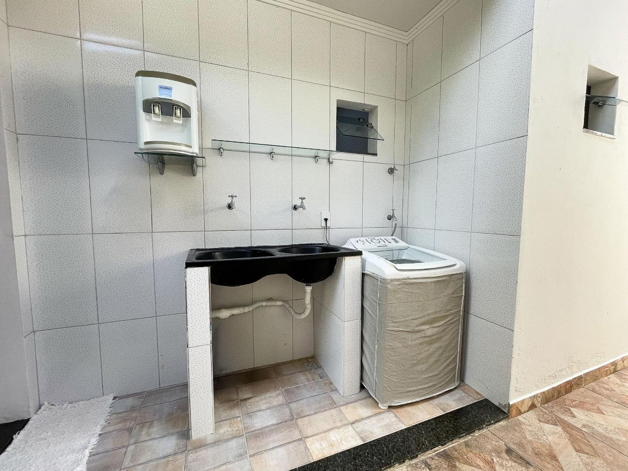 Casa Privativa De 3 Quartos Com Piscina Com Aquecimento Solar A 800m Praias De Taperapuan, Ar Condicionado, Wifi 110mbps, Churrasqueira, Garagem 02 Carros *